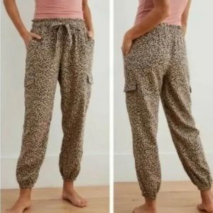 Aerie linen leopard print cargo joggers XXL